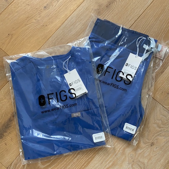 FIGS scrub set